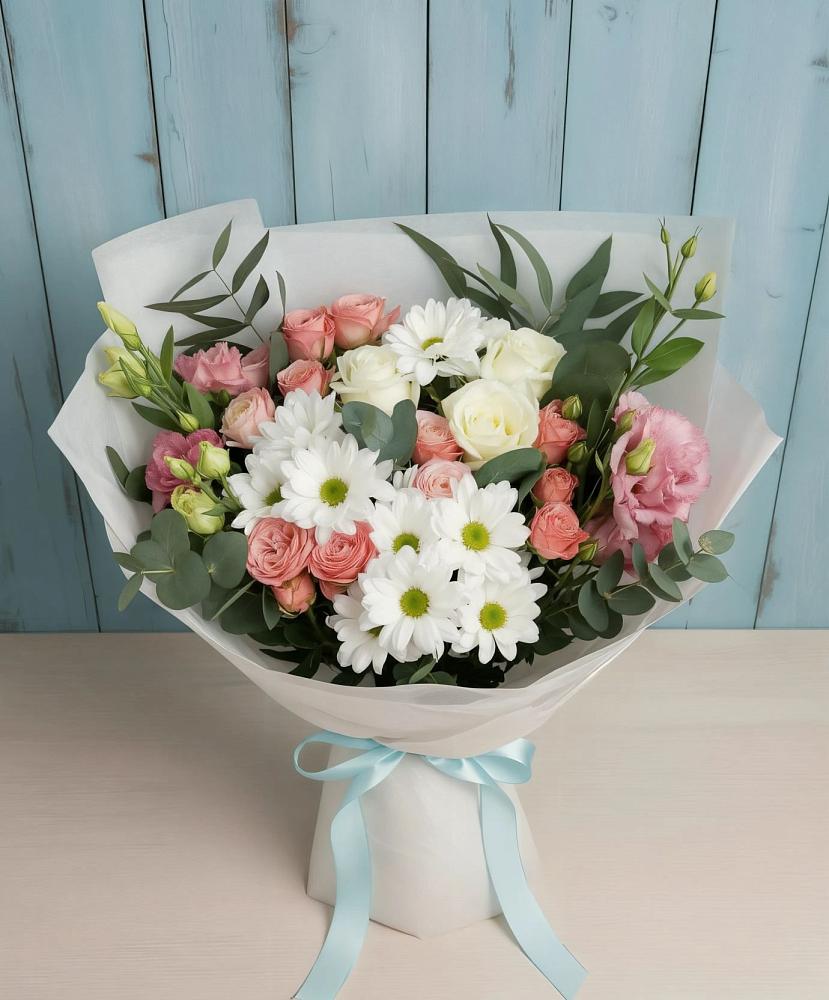 Букет цветов из: Розы, Лизиантусы и Хризантемы в Приморско-Ахтарске