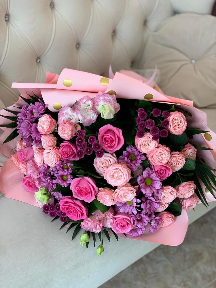 Букет цветов из: Хризантемы, Розы и Лизиантусы в Приморско-Ахтарске