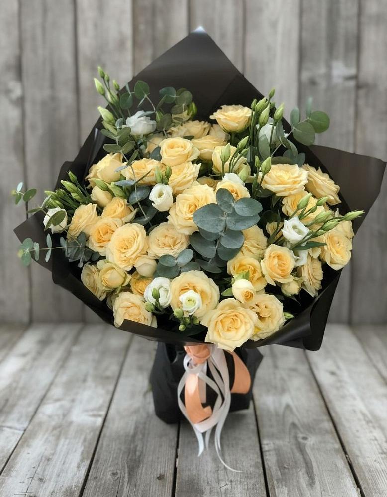 Букет цветов из: Розы и Лизиантусы в Приморско-Ахтарске