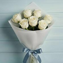 Букет 7 Белых роз Эдлесс Лав в Приморско-Ахтарске