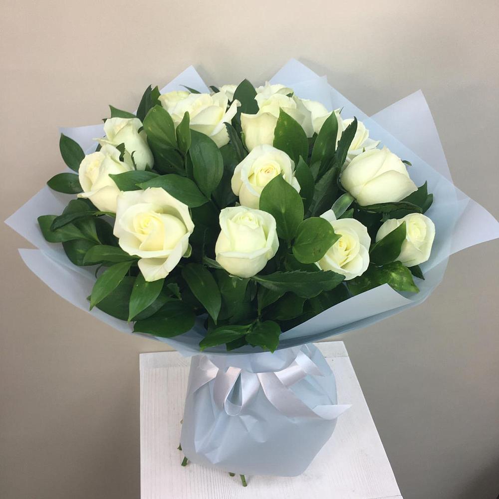Букет 15 Белых роз Проуд в Приморско-Ахтарске