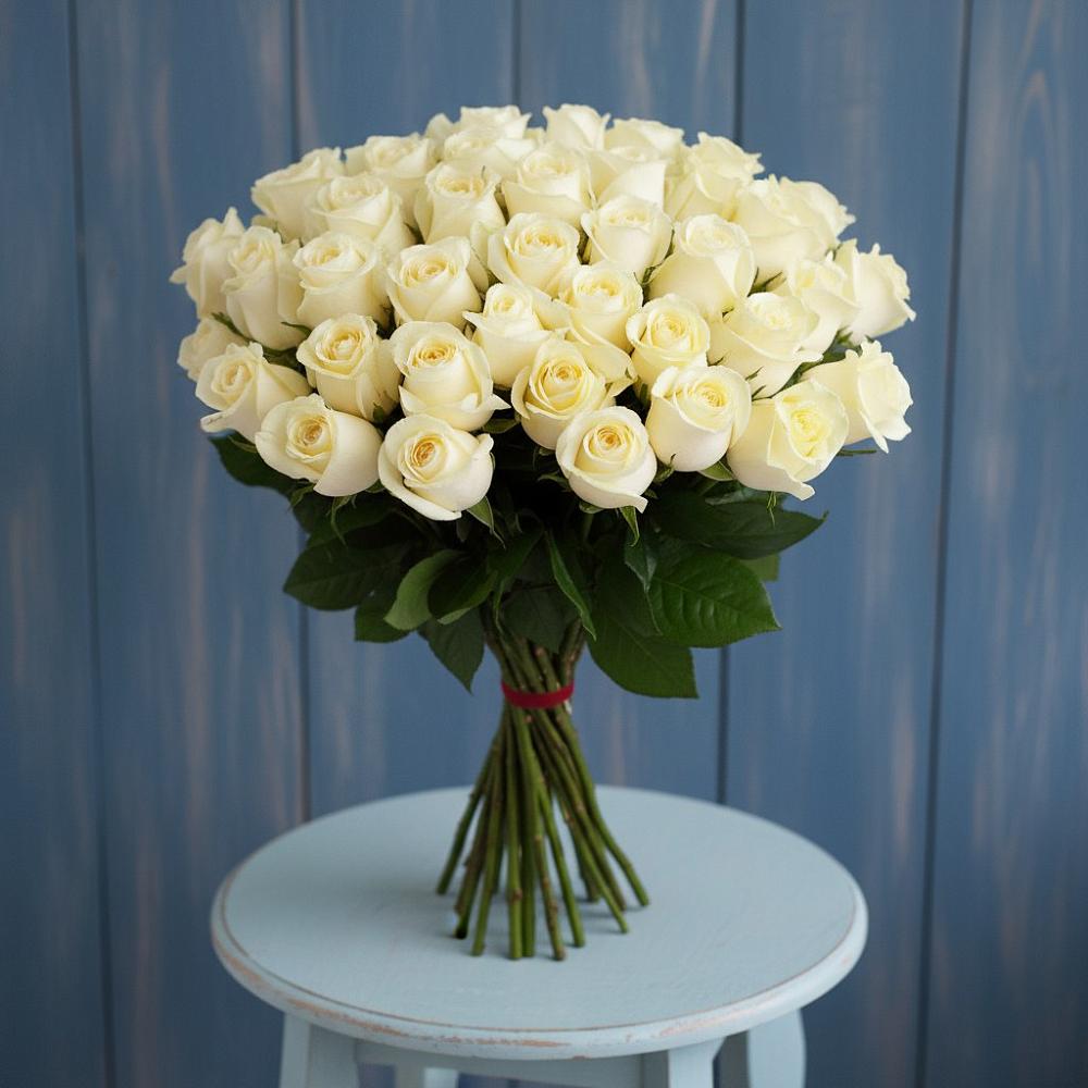 Букет 51 Белая роза Эдлесс Лав в Приморско-Ахтарске