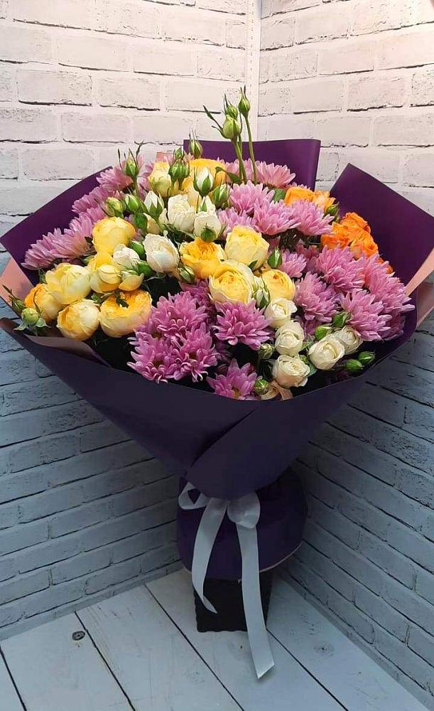 Букет цветов из: Хризантемы и Розы в Приморско-Ахтарске