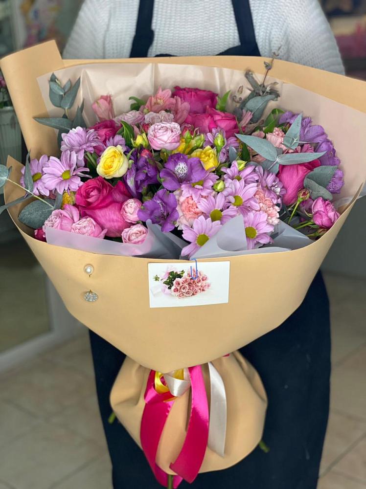 Букет цветов из: Хризантемы, Гвоздики и Альстромерии в Приморско-Ахтарске