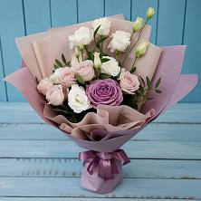 Букет цветов из:  Розы и Лизиантусы в Приморско-Ахтарске