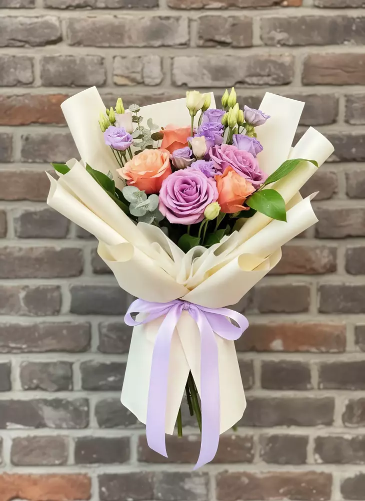 Букет цветов из: Лизиантусы и Розы в Приморско-Ахтарске