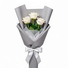 Букет 3 белые розы в Приморско-Ахтарске