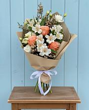 Букет цветов из:  Альстромерии, Лизиантусы, Розы и Хризантемы #REPLACE_PRED# Приморско-Ахтарске