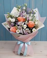 Букет цветов из:  Лизиантусы, Розы, Альстромерии и Гипсофила в Приморско-Ахтарске