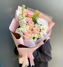 Букет цветов из:  Хризантемы и Розы в Приморско-Ахтарске