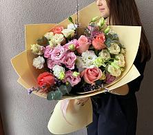 Букет цветов из:  Розы, Лизиантусы и Гвоздики #REPLACE_PRED# Приморско-Ахтарске