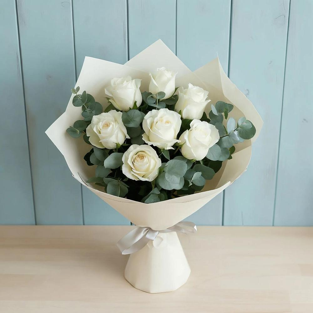 Букет Белые розы в Эвкалипте в Приморско-Ахтарске