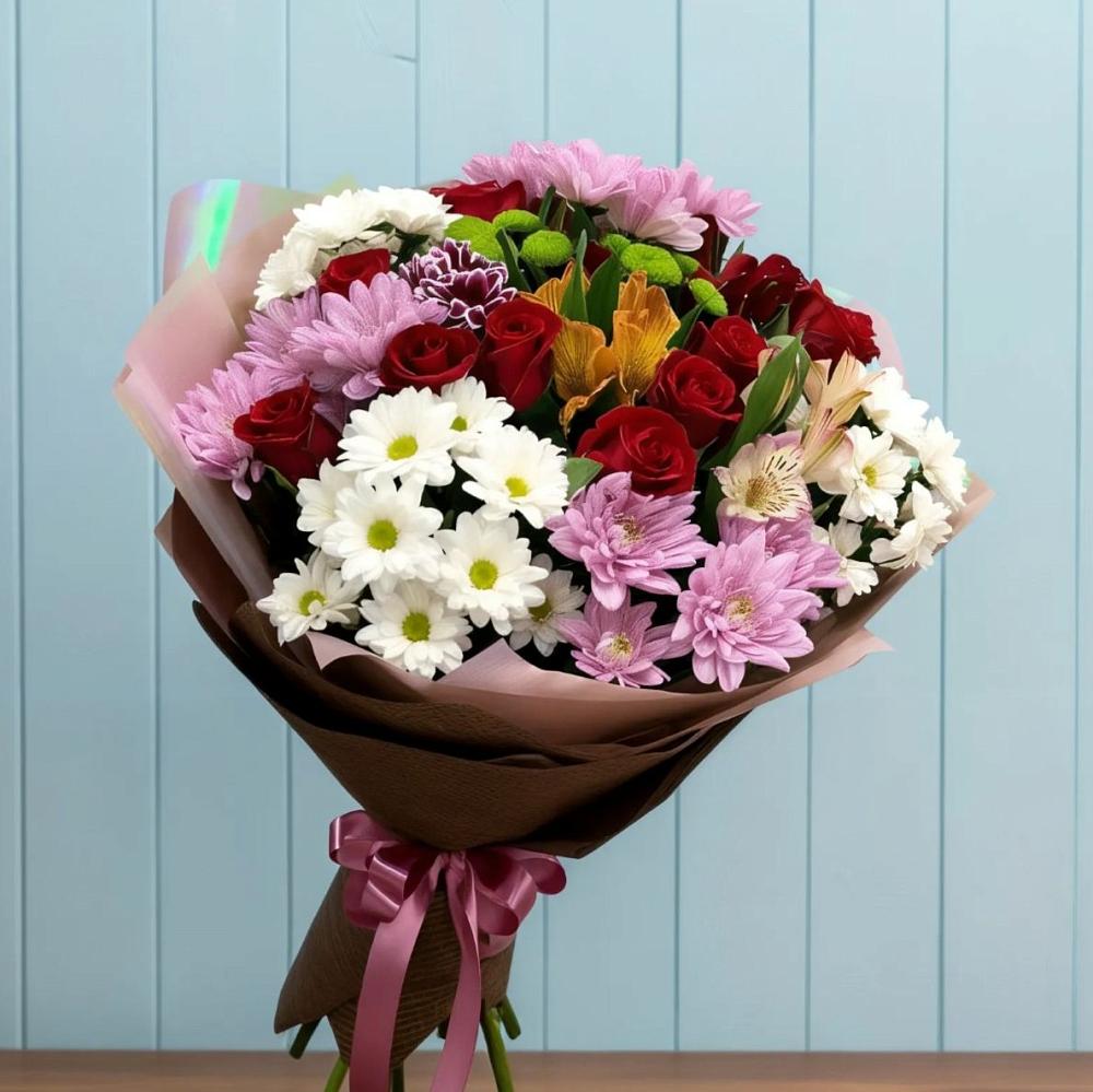 Букет цветов из: Розы, Хризантемы и Альстромерии в Приморско-Ахтарске