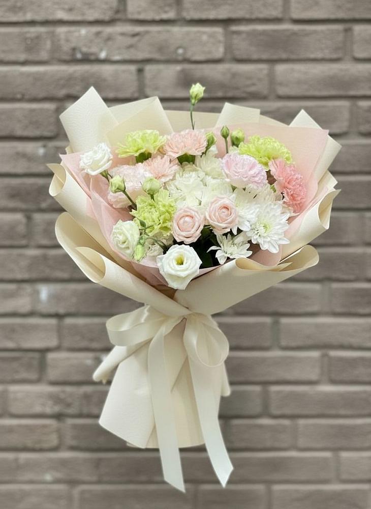 Букет цветов из: Гвоздики, Розы, Лизиантусы и Хризантемы в Приморско-Ахтарске