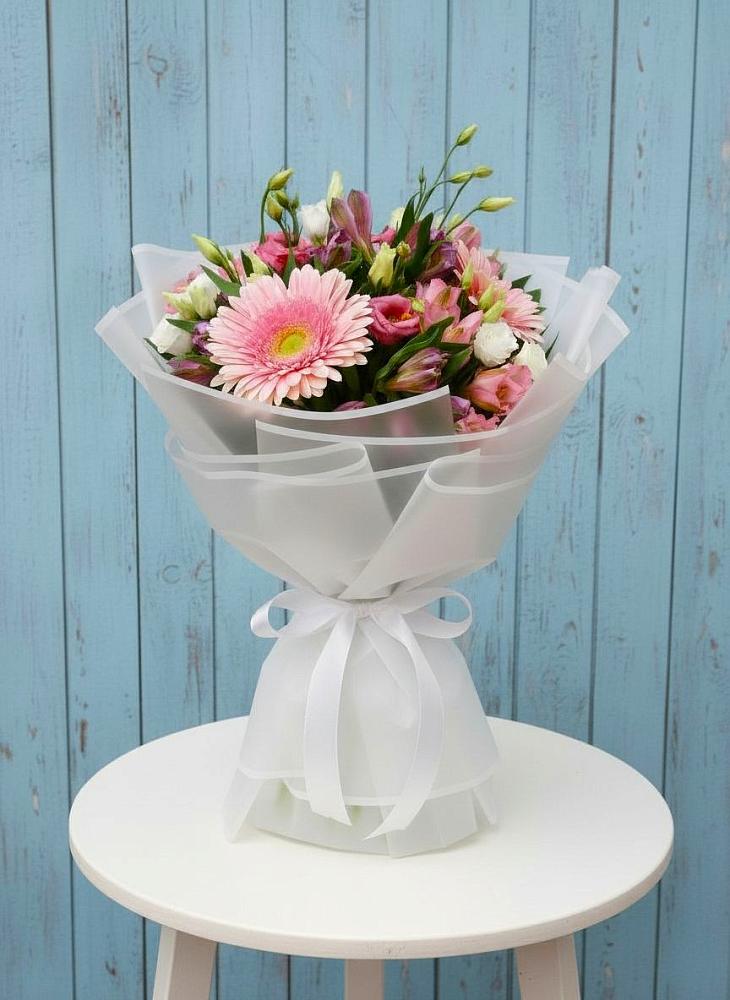 Букет цветов из: Герберы, Альстромерии и Лизиантусы в Приморско-Ахтарске