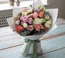 Букет цветов из:  Розы, Лизиантусы и Гвоздики в Приморско-Ахтарске