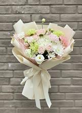 Букет цветов из:  Гвоздики, Розы, Лизиантусы и Хризантемы в Приморско-Ахтарске