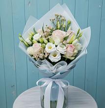 Букет цветов из:  Розы и Лизиантусы в Приморско-Ахтарске