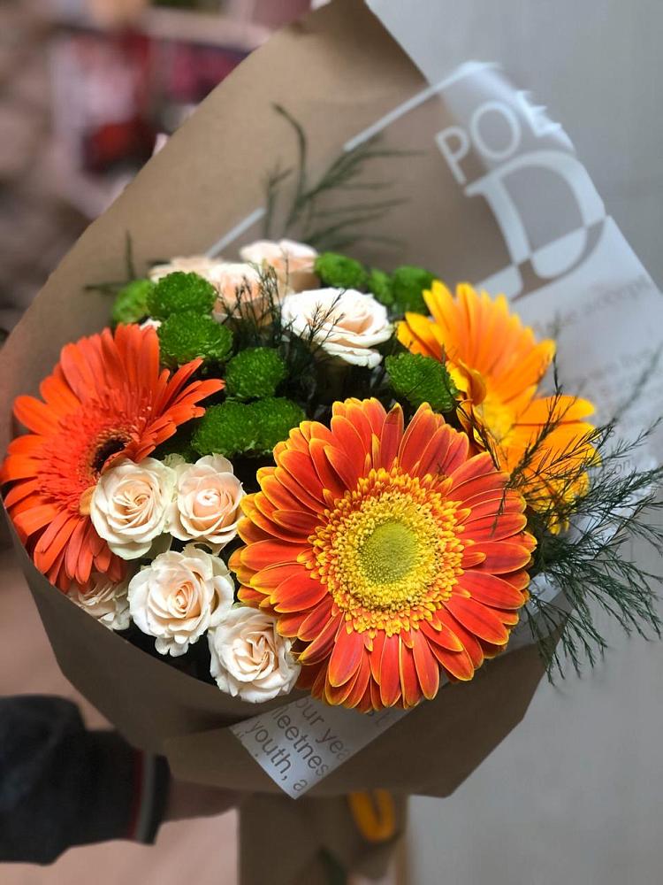 Букет цветов из: Герберы, Хризантемы и Розы в Приморско-Ахтарске