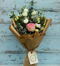 Букет цветов из:  Розы и Лизиантусы в Приморско-Ахтарске
