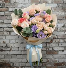 Букет цветов из:  Розы, Лизиантусы и Гвоздики в Приморско-Ахтарске