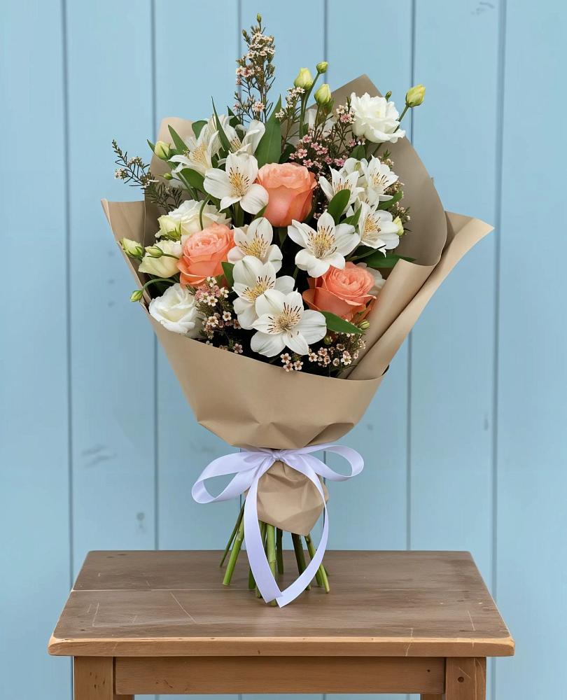 Букет цветов из: Альстромерии, Лизиантусы, Розы и Хризантемы в Приморско-Ахтарске