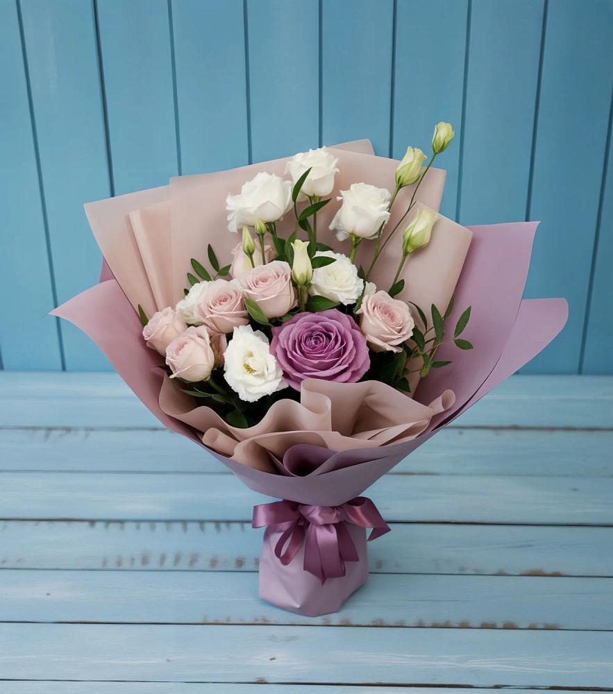 Букет цветов из: Розы и Лизиантусы в Приморско-Ахтарске