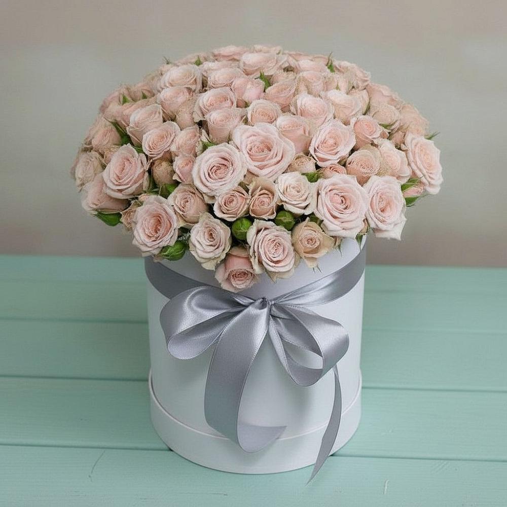 Цветочная композиция из Розы в шляпной коробке в Приморско-Ахтарске